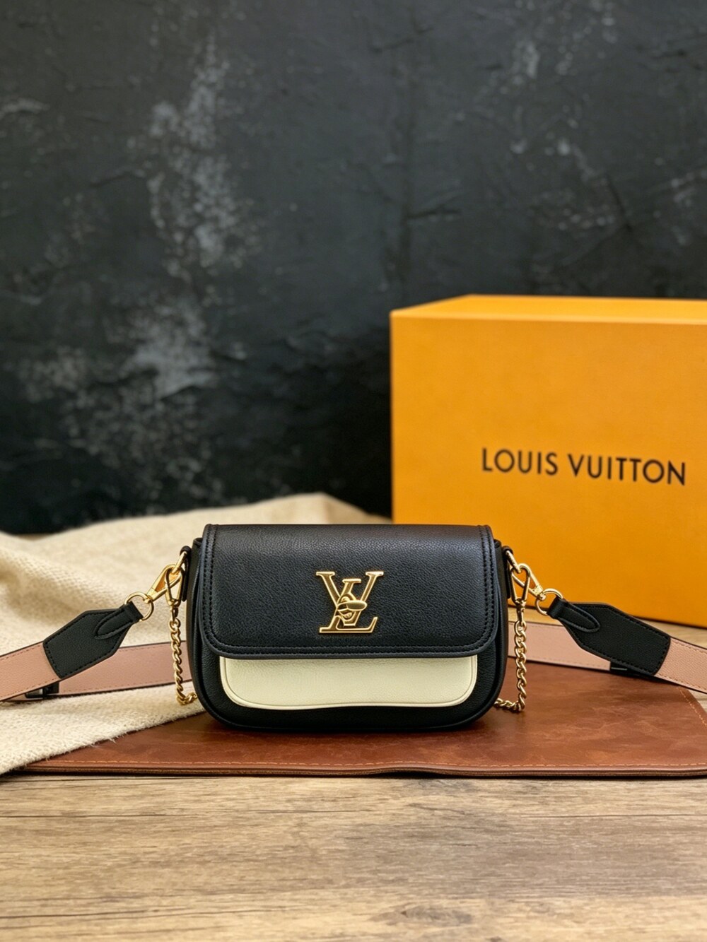 Louis Vuitton Lockme Tender Black